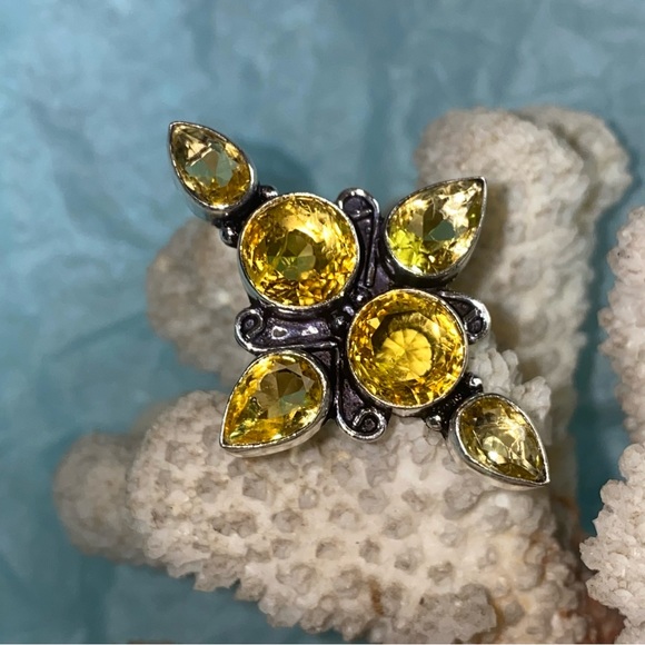 Yellow Citrine facet cut multi-gem cluster Ring - Picture 3 of 8